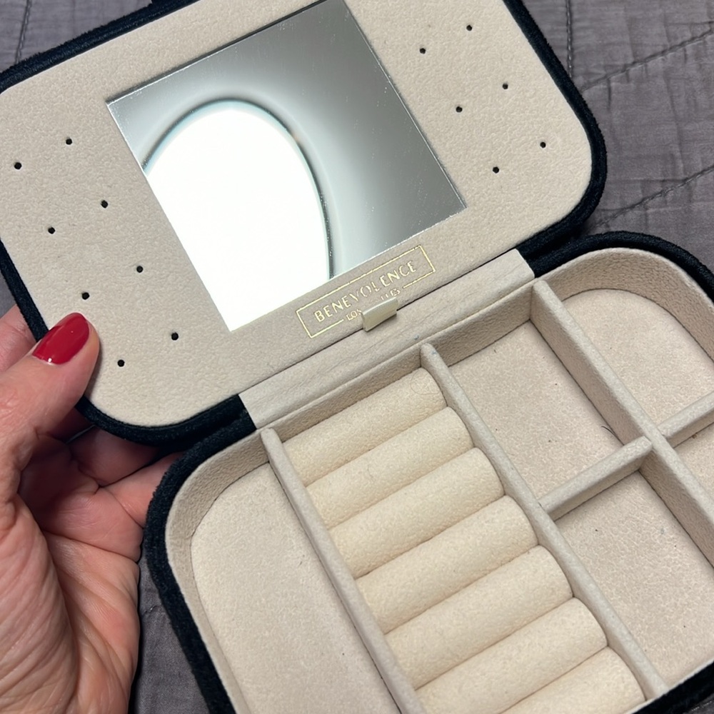 Jewelry case